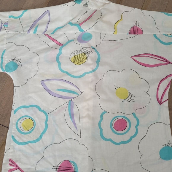 Vintage 80s white button down shirt with pink and blue flowers large - Picture 7 of 12